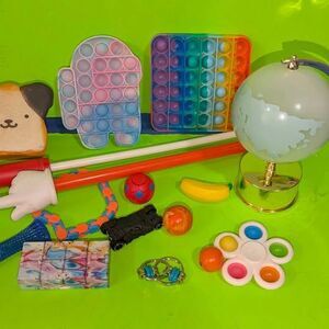 Children's fidget play lot of 16 toys pop-its, squishy, globe, pointers, spinner